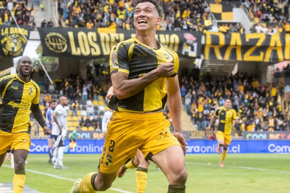 Coquimbo derrota a Colo-Colo y queda a solo cinco puntos del campeonato