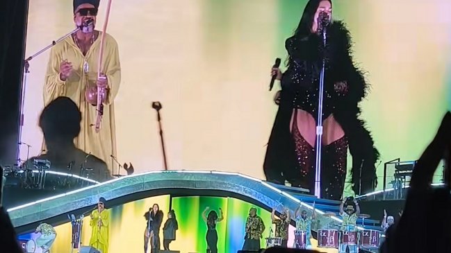 Dua Lipa cantó con Carlinhos Brown y Caetano Veloso en Sao Paulo