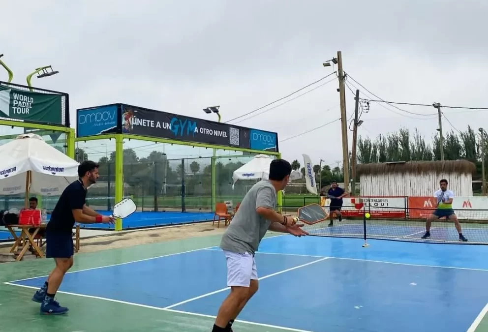 Club Pickleball Peñuelas cierra el año con torneo que suma categoría para principiantes
