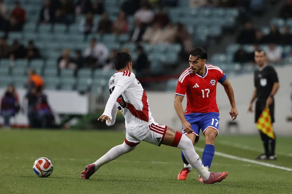 Con 10 jugadores en cancha: La Selección chilena ganó a Perú por dos goles a uno