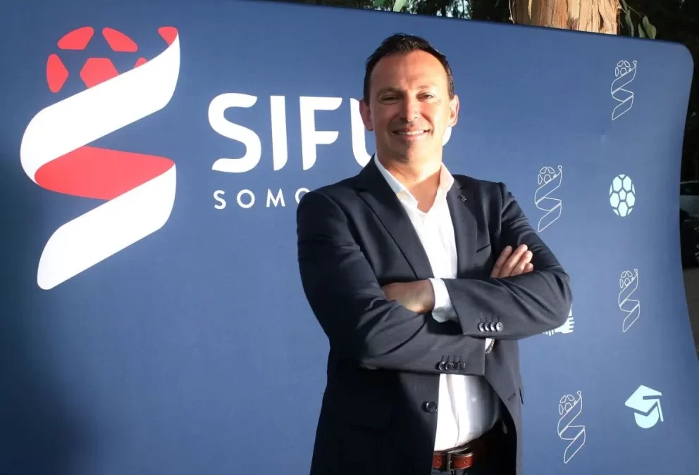 Alcalde Ali Manouchehri es reconocido por su desatacada trayectoria tras su paso por el fútbol