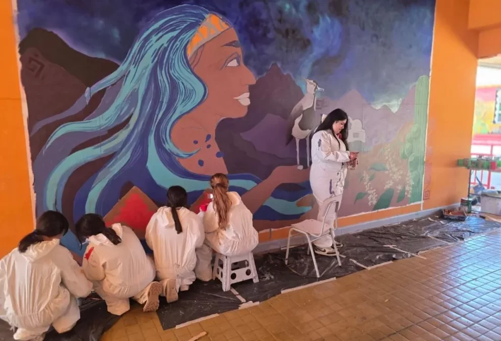Estudiantes del Valle de Elqui realizan mural en homenaje a Gabriela Mistral en Vicuña