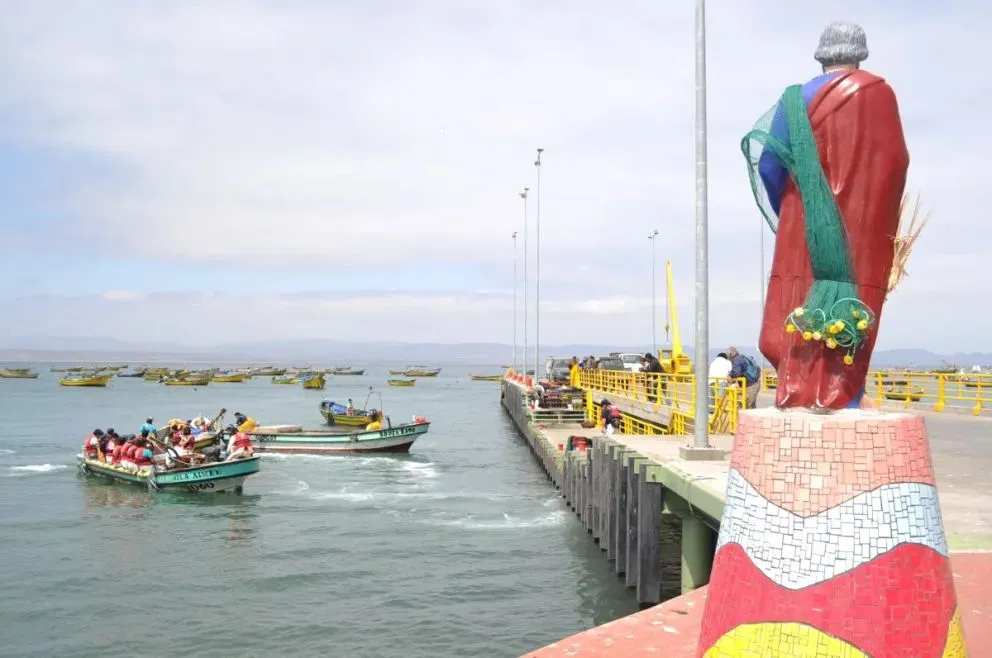 Seremi de Salud decreta cierre preventivo por marea roja en Tongoy